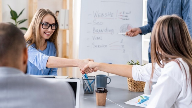 En un mundo globalizado, el inglés el idioma de los negocios internacionales1
