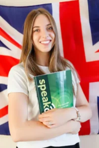 Alumna de academia de inglés preparando su examen de certificación Cambridge 